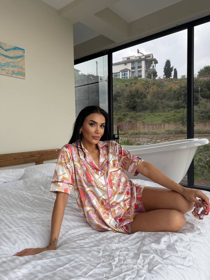 İpek Saten Şortlu Pijama Takımı