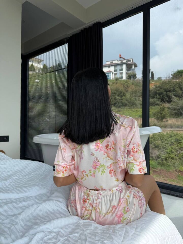 İpek Saten Şortlu Pijama Takımı