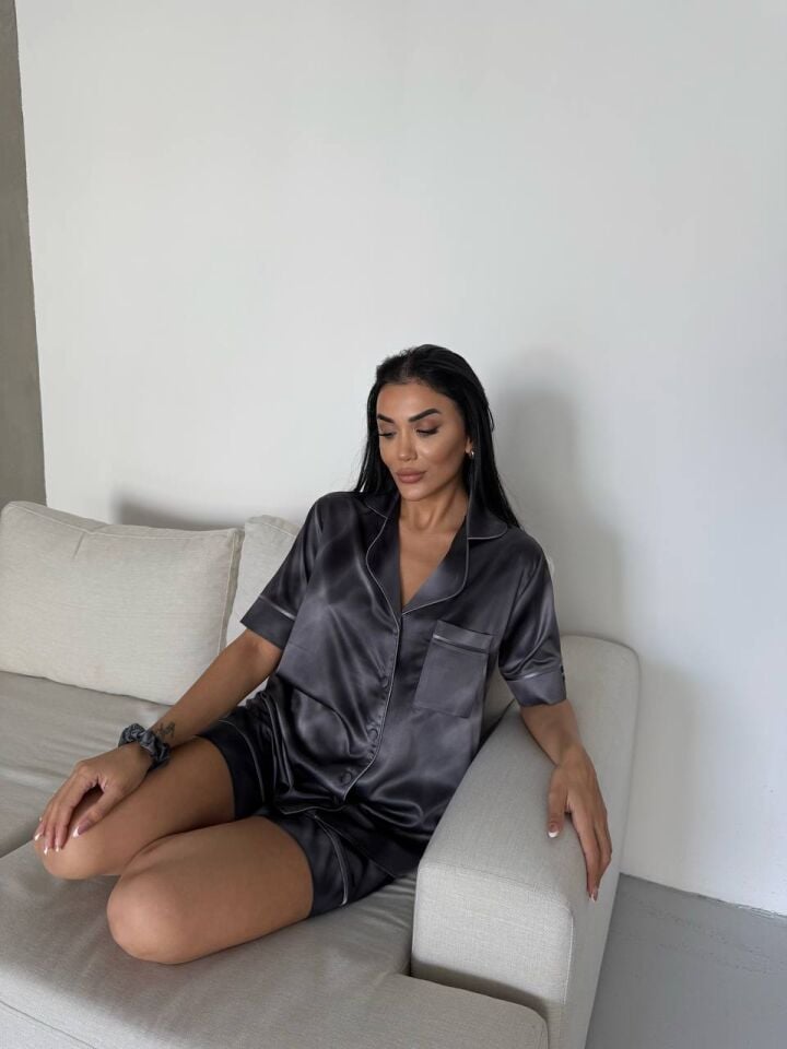 İpek Saten Şortlu Pijama Takımı