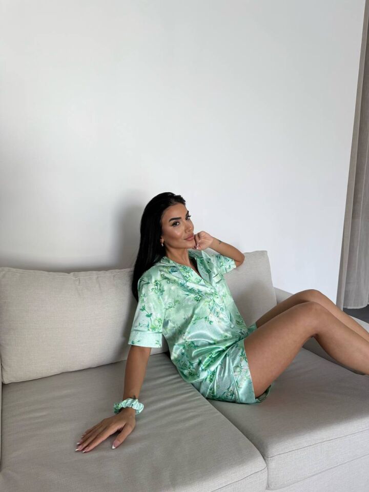 İpek Saten Şortlu Pijama Takımı